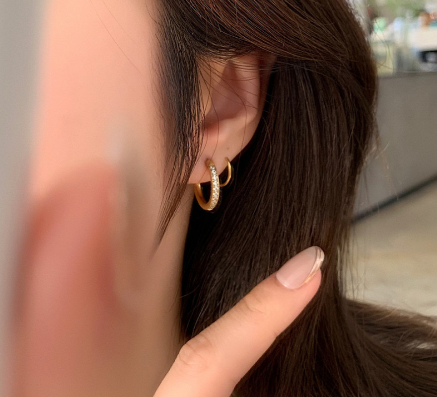 bông tai vòng hoop tại dương linh luxury