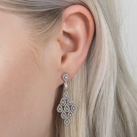 bông tai chùm chandelier tại dương linh luxury