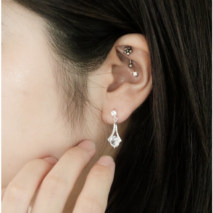 bông tai dạng giọt nước tại dương linh luxury