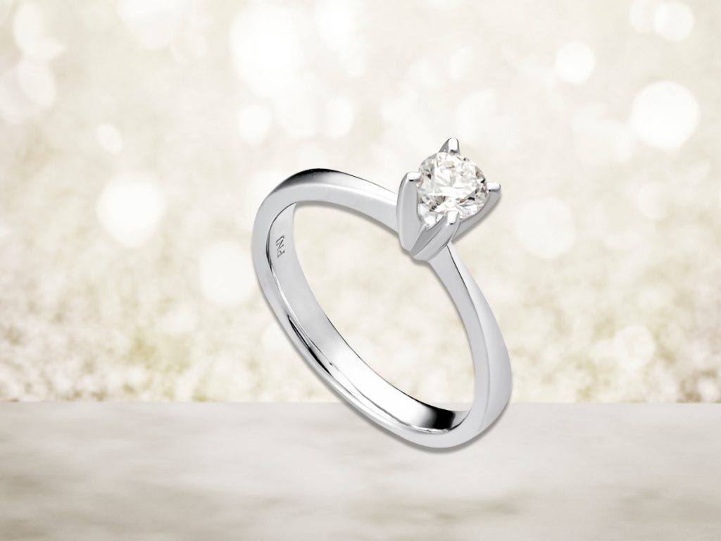 Nhẫn Solitaire Kim Cương Tròn Kinh Điển